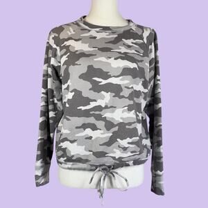 Gap neutral camo pullover medium